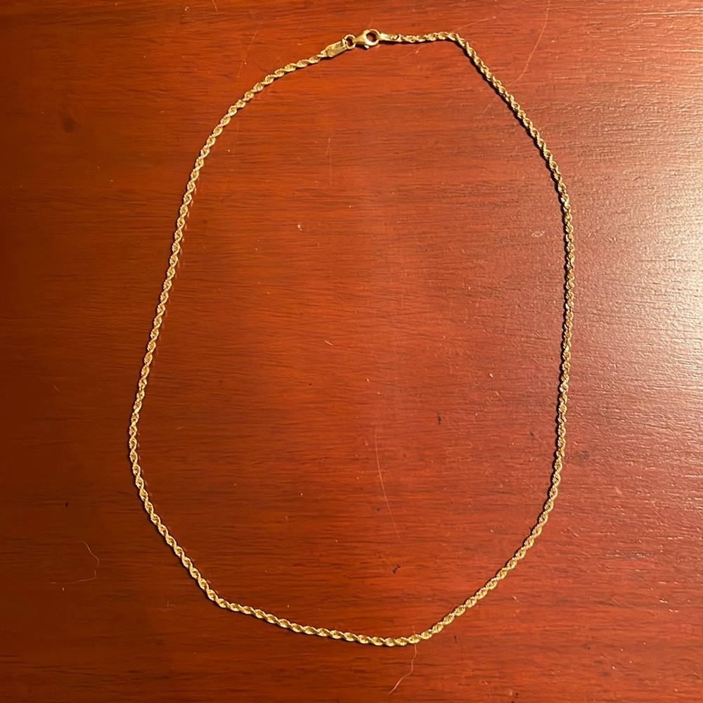 16” 14K gold chain. Stamped.